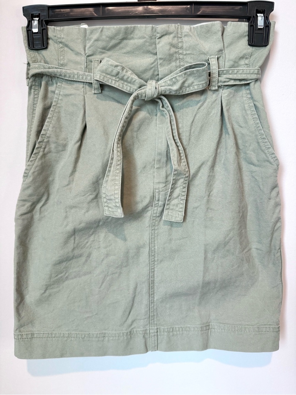 GAP Casual Paperbag Waist Tie Belted Skirt with Pockets in Sage Green